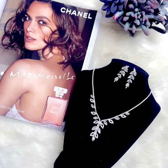 🆕GLAM 2pc Jewelry Set Dangle Earrings & Necklace - Picture 2 of 14